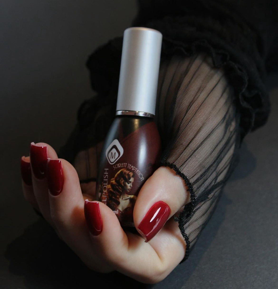 103593 Gelpolish Scarlett Temptation  15ml (free of TPO)