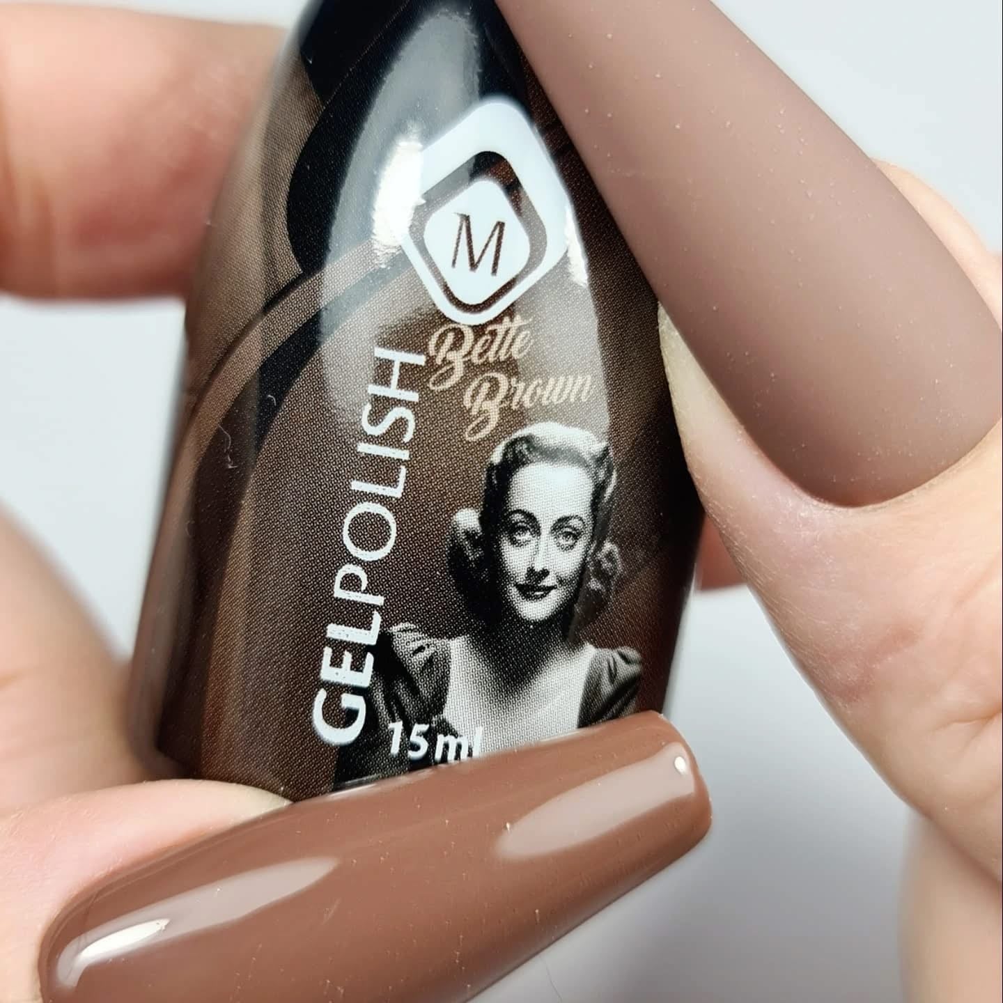 103604 Gelpolish Bette Brown 15ml (free of TPO)