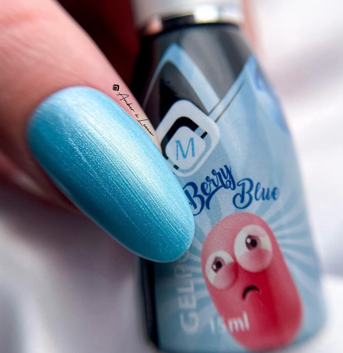103590 Gelpolish Berry Blue  15ml (free of TPO)